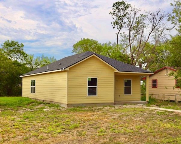 810 Saint Joseph St, Alice, TX 78332