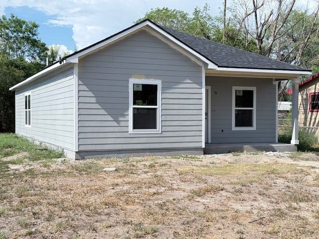810 Saint Joseph St, Alice, TX 78332