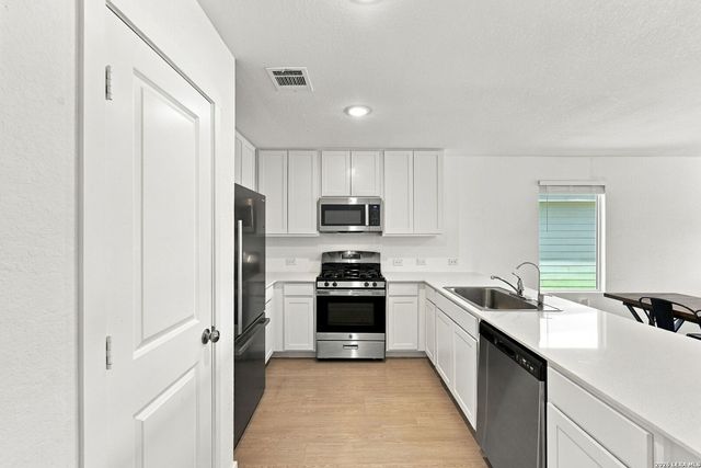 4618 LEGACY TRL, Von Ormy, TX 78073