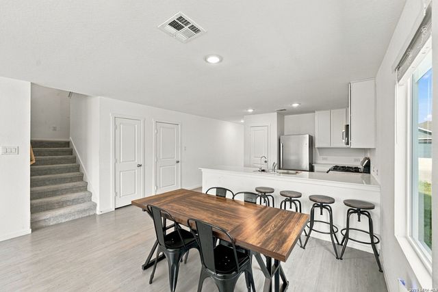 4618 LEGACY TRL, Von Ormy, TX 78073
