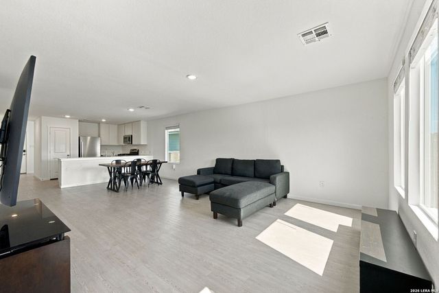 4618 LEGACY TRL, Von Ormy, TX 78073