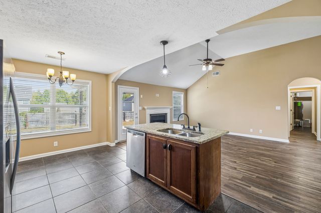 1115 Freedom Dr, Clarksville, TN 37042