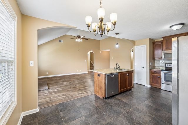 1115 Freedom Dr, Clarksville, TN 37042