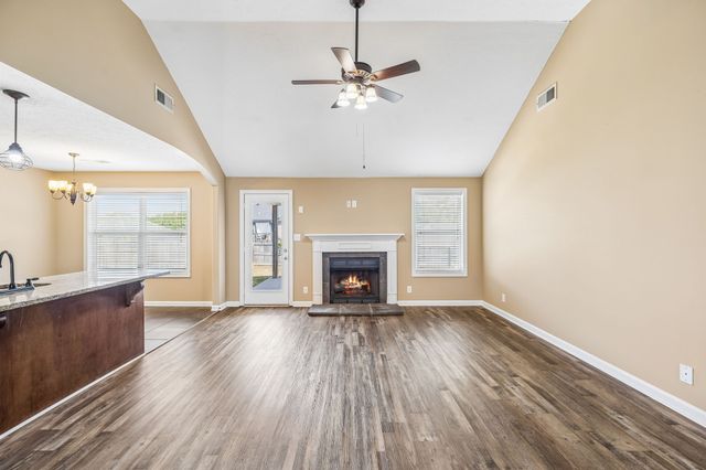1115 Freedom Dr, Clarksville, TN 37042