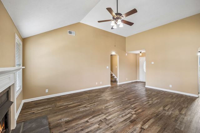 1115 Freedom Dr, Clarksville, TN 37042