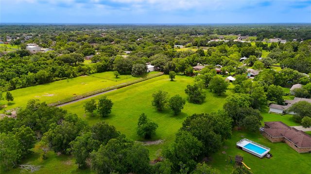 2465 Ryan Drive, Alvin, TX 77511