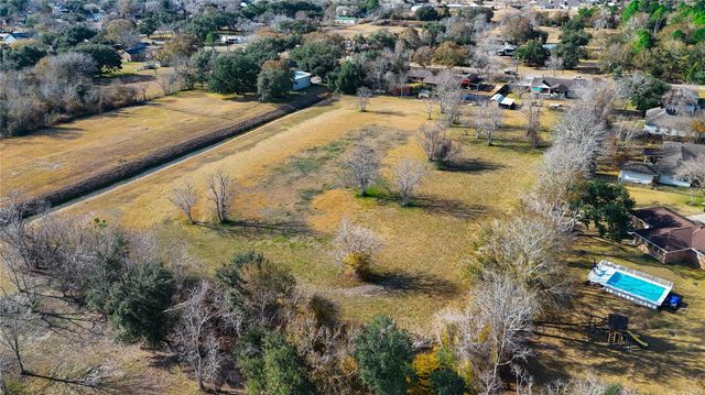 2465 Ryan Drive, Alvin, TX 77511