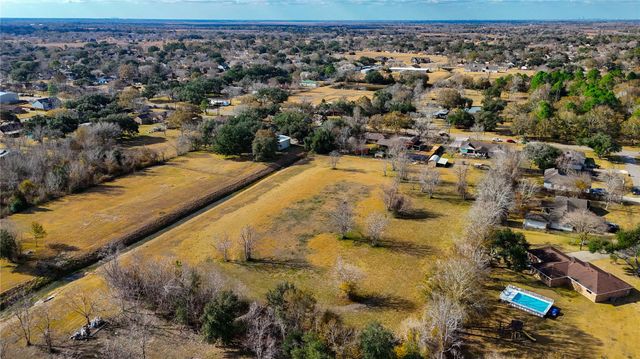 2465 Ryan Drive, Alvin, TX 77511