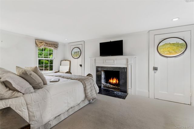 80 E Broadway, Roslyn, NY 11576