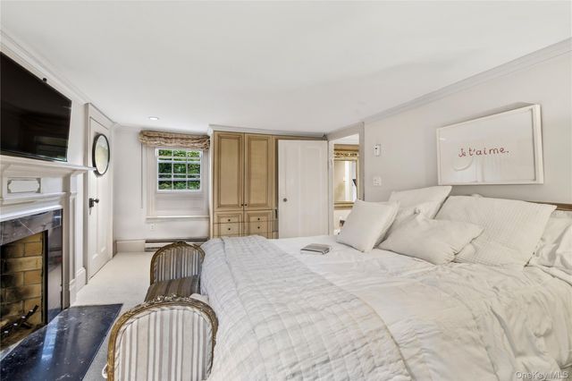 80 E Broadway, Roslyn, NY 11576