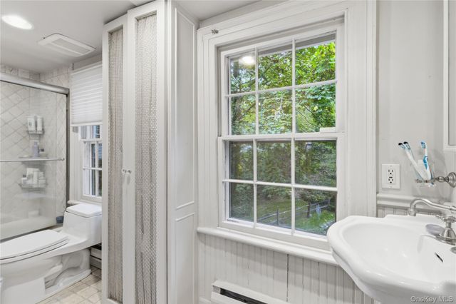 80 E Broadway, Roslyn, NY 11576