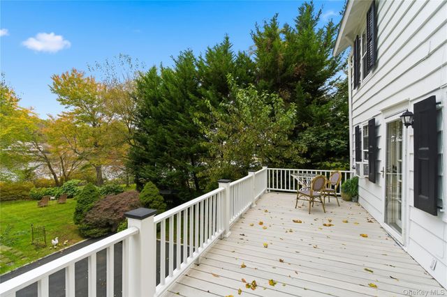 80 E Broadway, Roslyn, NY 11576