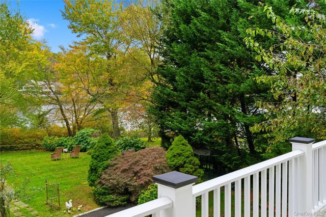 80 E Broadway, Roslyn, NY 11576