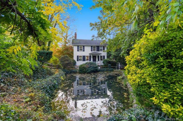 80 E Broadway, Roslyn, NY 11576