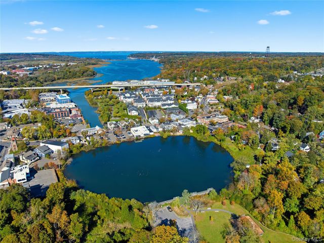 80 E Broadway, Roslyn, NY 11576