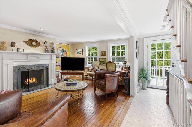 80 E Broadway, Roslyn, NY 11576