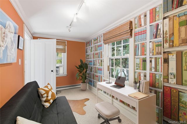 80 E Broadway, Roslyn, NY 11576