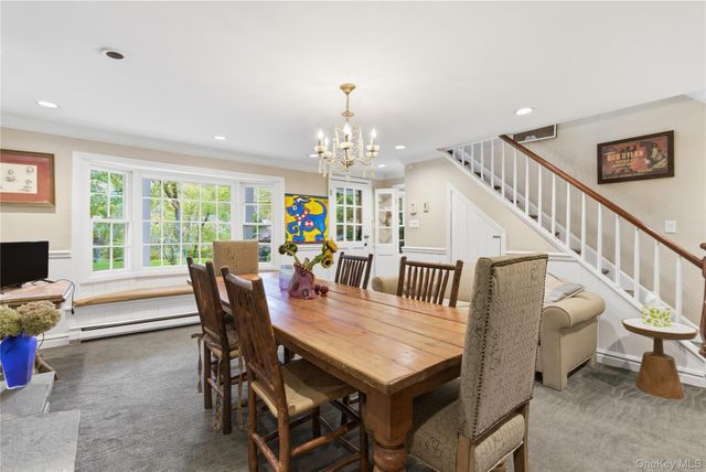 80 E Broadway, Roslyn, NY 11576