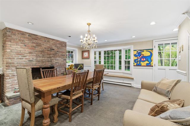 80 E Broadway, Roslyn, NY 11576