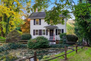 80 E Broadway, Roslyn, NY 11576