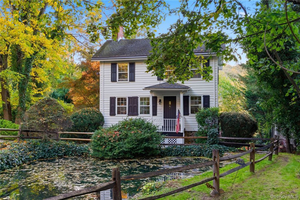 80 E Broadway, Roslyn, NY 11576