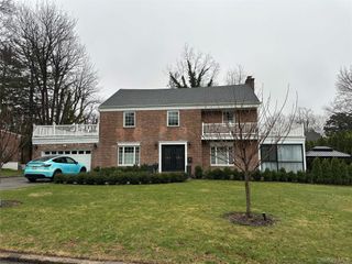 35 Bayside Drive, Great Neck, NY 11023