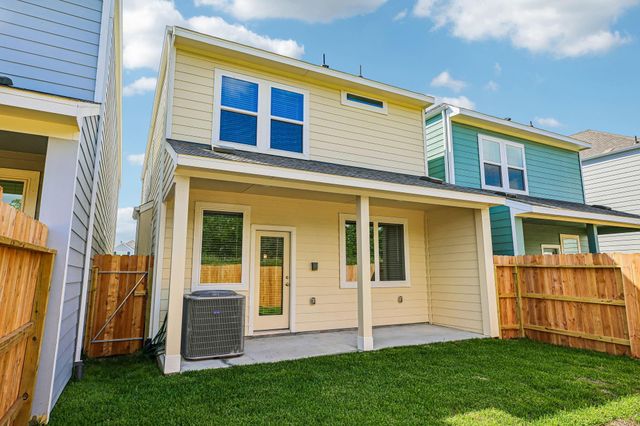 633 Sand Dollar Drive, Kemah, TX 77565