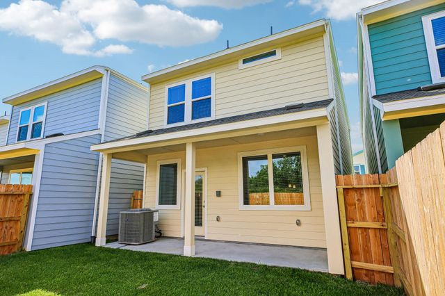633 Sand Dollar Drive, Kemah, TX 77565