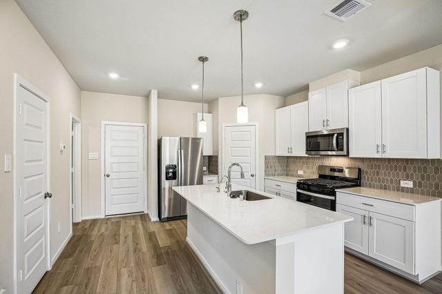 633 Sand Dollar Drive, Kemah, TX 77565