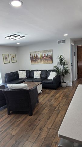 11129 S 84th Avenue 3B, Palos Hills, IL 60465