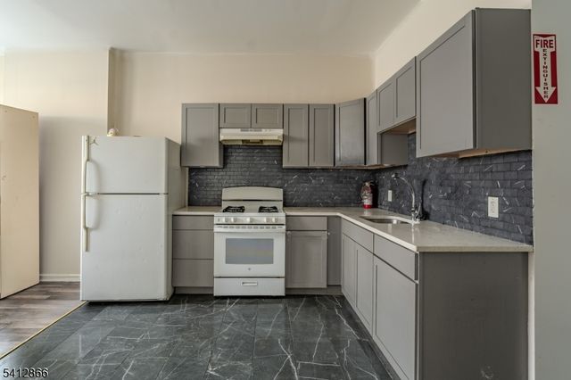 324 14Th Ave, Newark City, NJ 07103