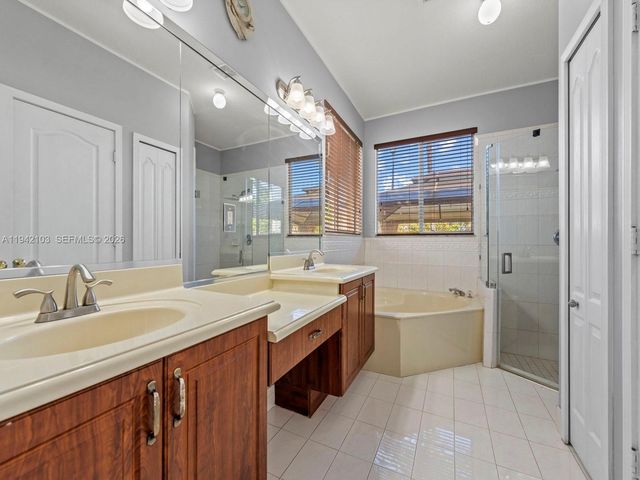 16421 SW 64th Ter, Miami, FL 33193