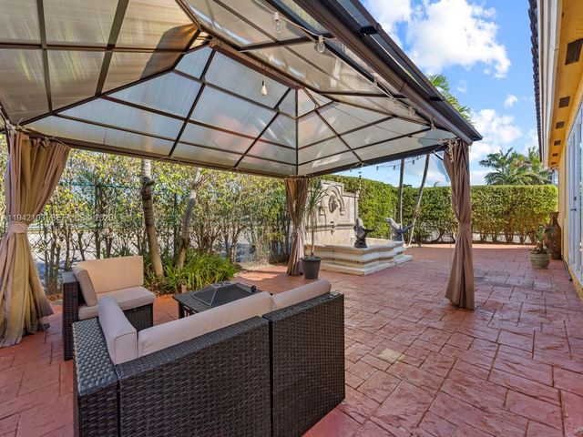 16421 SW 64th Ter, Miami, FL 33193