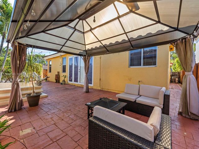 16421 SW 64th Ter, Miami, FL 33193