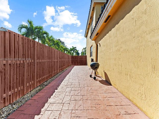 16421 SW 64th Ter, Miami, FL 33193