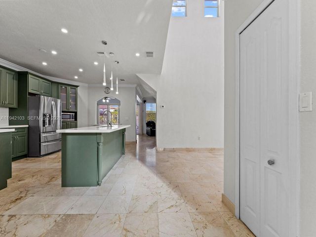 16421 SW 64th Ter, Miami, FL 33193