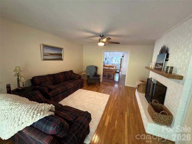 610 Britton Creek Drive, Hendersonville, NC 28791
