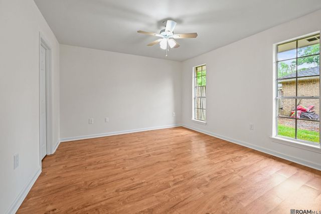 525 Hexham Rd, Baton Rouge, LA 70819