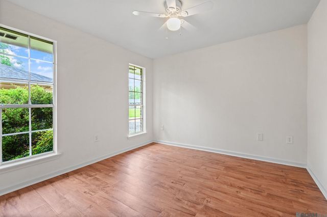 525 Hexham Rd, Baton Rouge, LA 70819