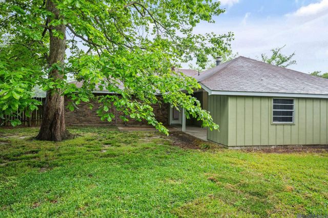 525 Hexham Rd, Baton Rouge, LA 70819