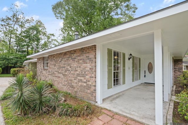 525 Hexham Rd, Baton Rouge, LA 70819