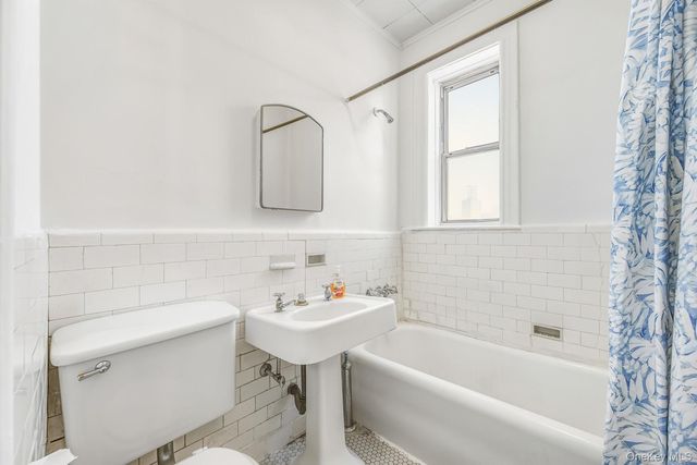 2120 22nd Road, Astoria, NY 11105