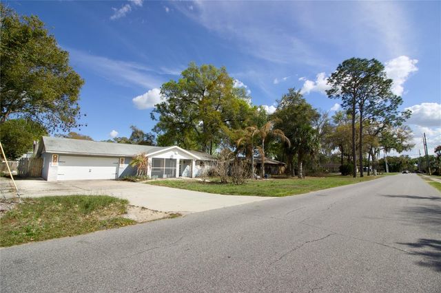 501 ROSE AVENUE, Fruitland Park, FL 34731
