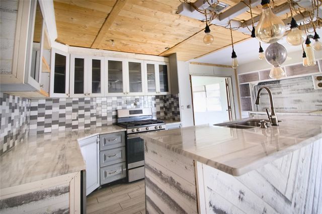 501 ROSE AVENUE, Fruitland Park, FL 34731