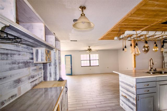 501 ROSE AVENUE, Fruitland Park, FL 34731