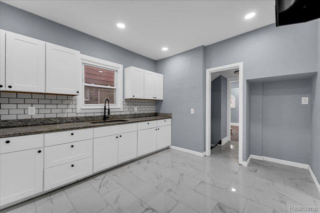 16148 ROSELAWN Street, Detroit, MI 48221