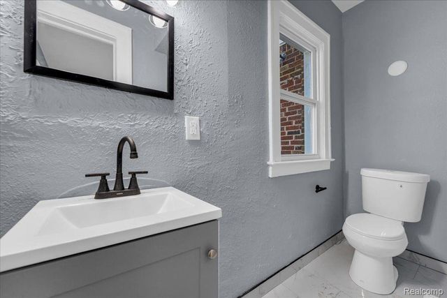 16148 ROSELAWN Street, Detroit, MI 48221