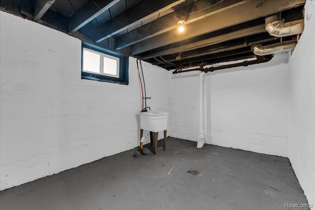 16148 ROSELAWN Street, Detroit, MI 48221