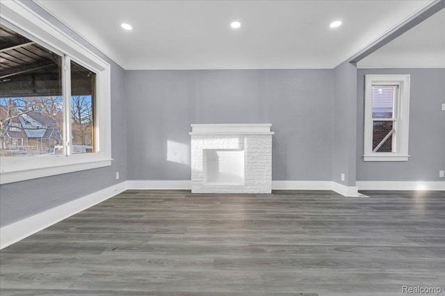 16148 ROSELAWN Street, Detroit, MI 48221