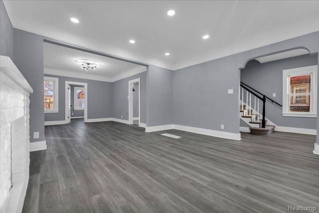 16148 ROSELAWN Street, Detroit, MI 48221